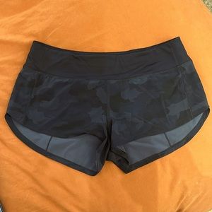 Women’s LuLulemon speed up low rise shorts